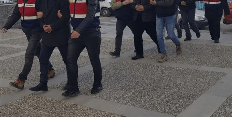 Suriye'den Türkiye'ye geçmeye çalışan 1'i terör örgütü mensubu 12 kişi yakalandı