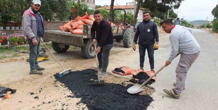 Burhaniye’de belediye asfalt tamirlerine başladı
