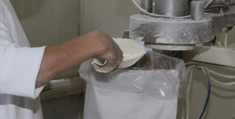 Üreticiler, Et ve Süt Kurumunun süt tozu yapımına başlamasını bekliyor