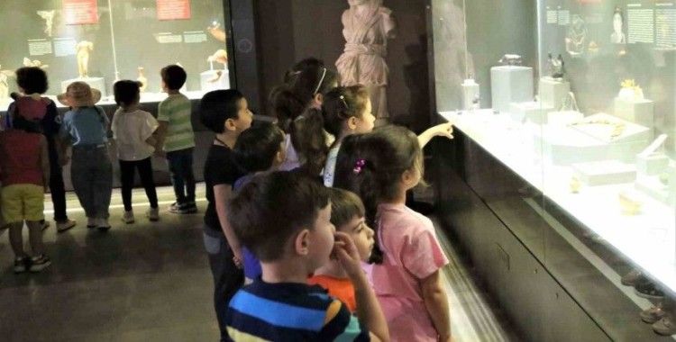 Efeler’in minikleri tarihe yolculuk etti
