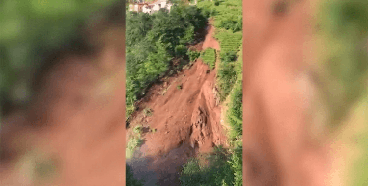 Trabzon'da heyelan anı cep telefonu kamerasına yansıdı