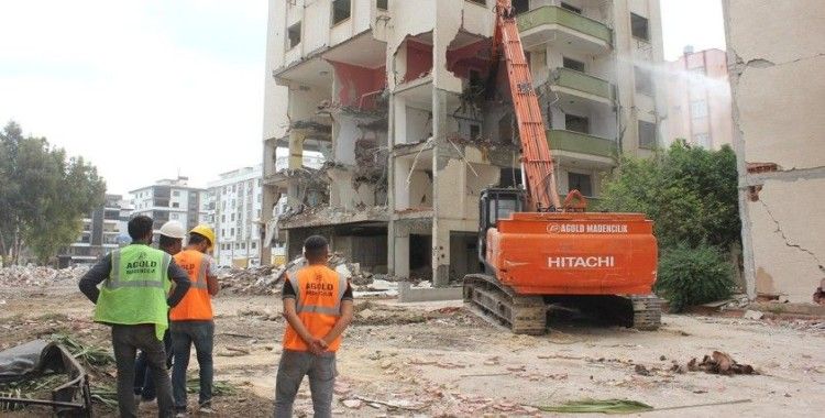 Osmaniye'de 10 bin ağır hasarlı bina 90 günde yıkılacak