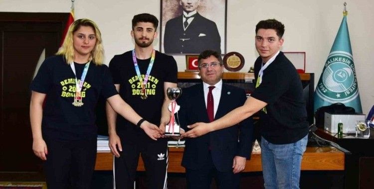 BAÜN Rektörü Oğurlu, Şampiyon Boksörlerle buluştu
