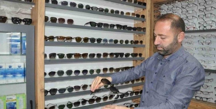 Kars’ta uzmanlardan sahte güneş gözlüğü uyarısı
