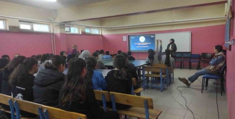 Öğrencilere doğa ve biyoçeşitlilik anlatılıyor
