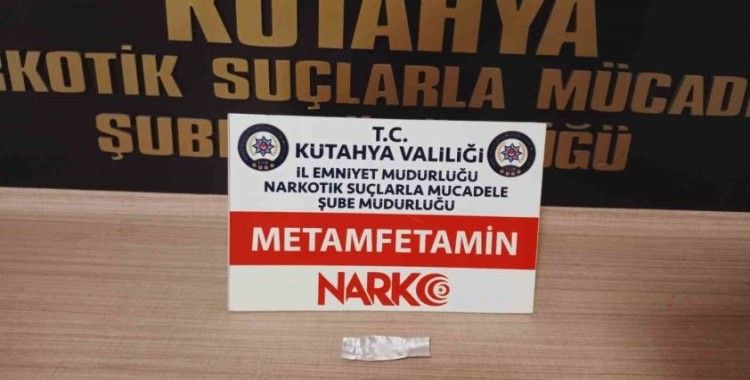 Kütahya’da şüpheli şahsın üzerinde uyuşturucu ele geçirildi
