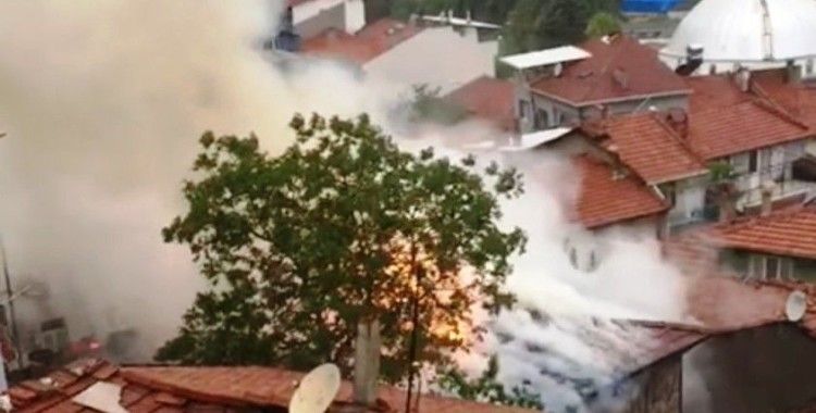 Emet’te ahşap ev yangını korkuttu
