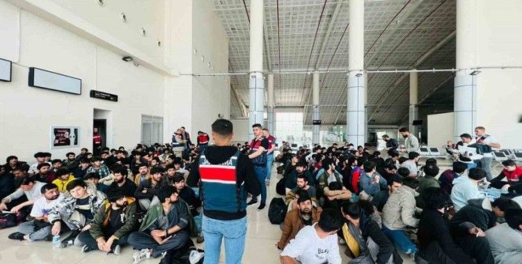 Ağrı’da 12 bin 682 göçmenin ülkeye girişi engellendi
