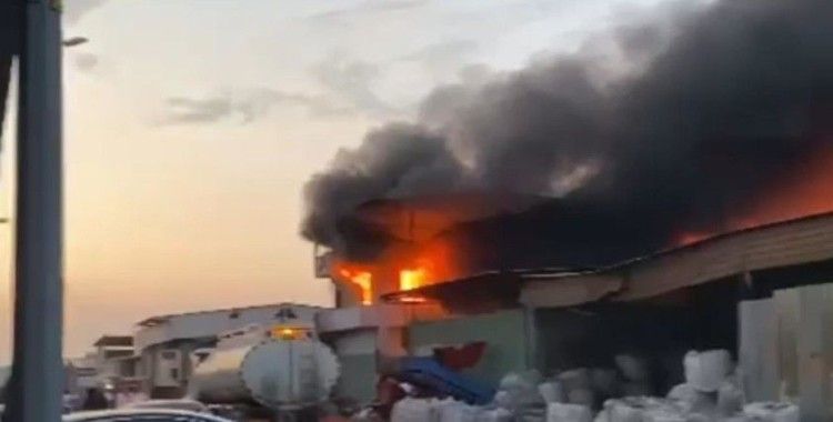 Adana'da geri dönüşüm fabrikasında yangın