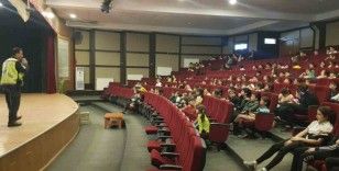 Jandarma ekipleri öğrencileri bilgilendirdi
