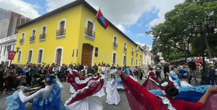 Venezuela'da prestijli bir caddeye 'Türkiye Cumhuriyeti Caddesi' ismi verildi