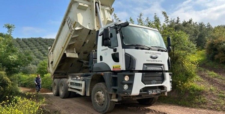 Gemlik’te çiftçilere arazi yolu desteği
