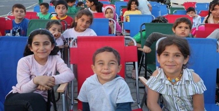 Depremzede çocuklar masalların büyülü dünyasıyla buluştu