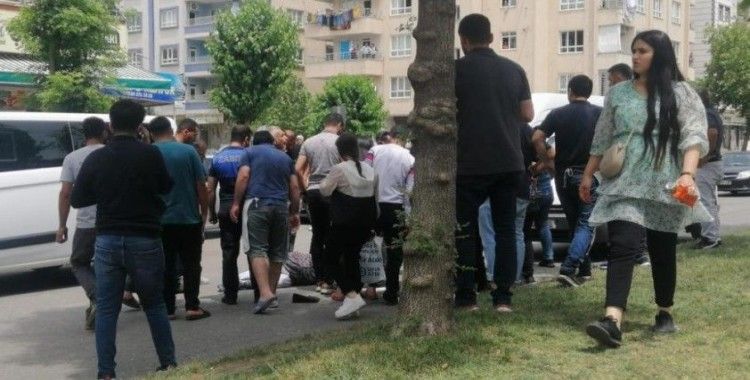 Batman'da yolun karşısına geçmeye çalışan yaşlı kadına araba çarptı