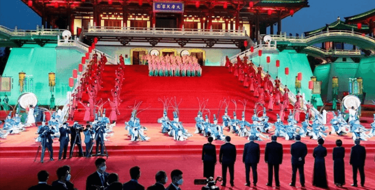 Çin ilk kez düzenlediği zirveyle Orta Asya'da hamilik rolünün işaretini verdi