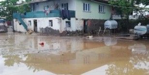 Çorum'da şiddetli yağış su baskınına neden oldu