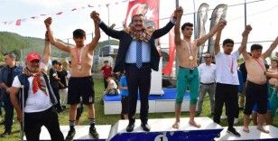 Salbaş’ta başpehlivan Mehmet Çelebi oldu
