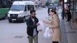 Servis bekleyen vatandaşlara iç ısıtan ikram
