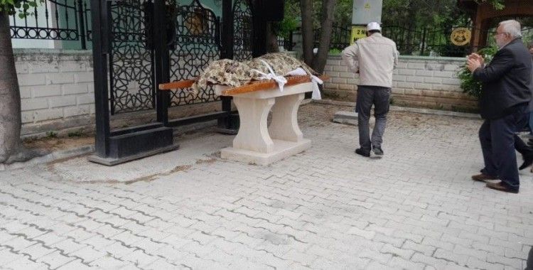 Etliekmekçide silahlı saldırı sonrası hayatını kaybeden kişi defnedildi