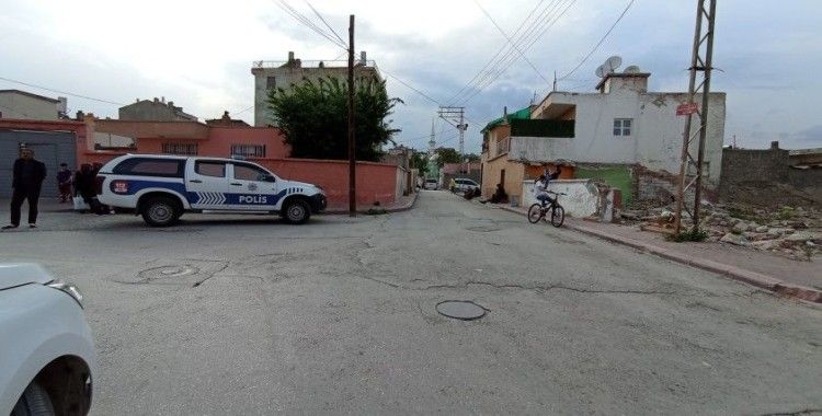 Para istediler, vermeyince bıçakladılar