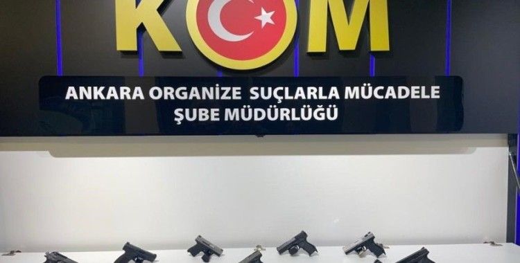 Silah kaçakçılarına operasyon: 11 adet ruhsatsız tabanca ele geçirildi
