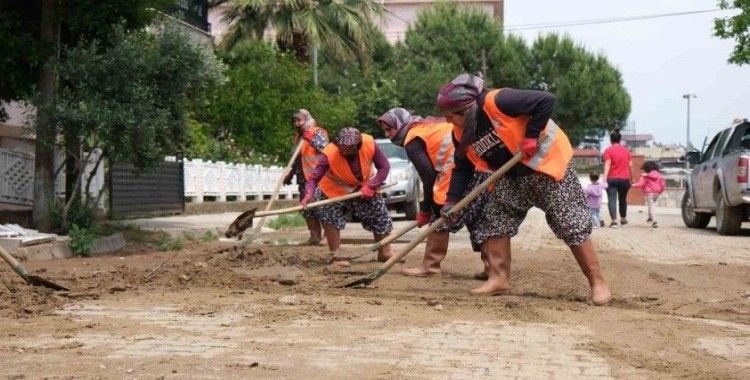Kuyucak Belediyesi, sel sonrası yaraları sarıyor

