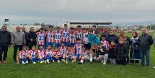 Kıbrıscıkspor U-15’te namağlup şampiyon oldu
