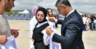 Geleceğin hemşireleri önlüklerini giydi, mesleğe ilk adımı attı
