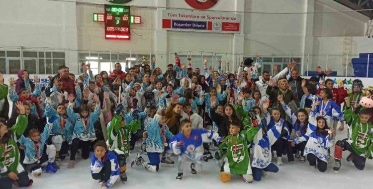 Buz Hokeyi’nde nefesler kesildi
