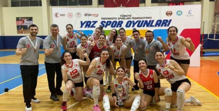 Doğuş Üniversitesi, kadın voleybolda Türkiye şampiyonu oldu
