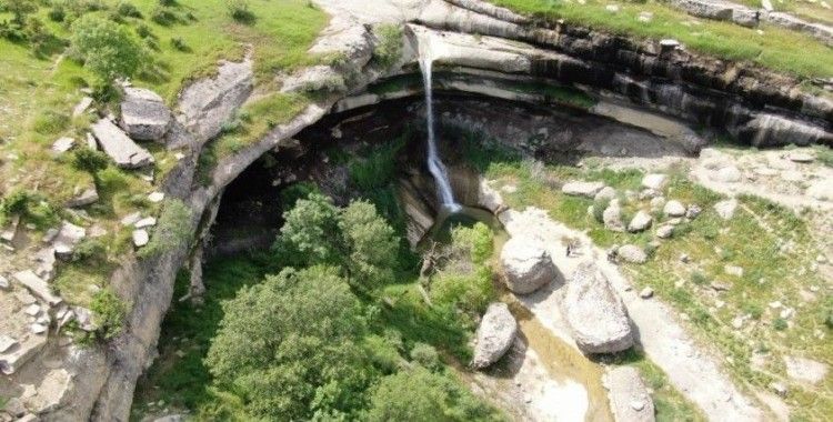 Diyarbakır'da bin yıldır akan şelale drone ile görüntülendi