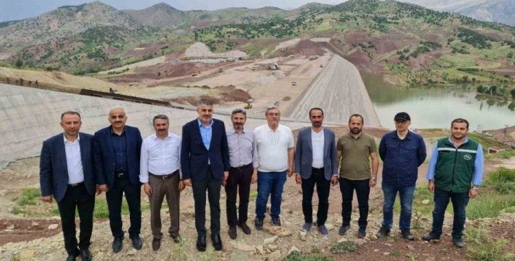 AK Parti heyeti baraj inşaatlarını inceledi
