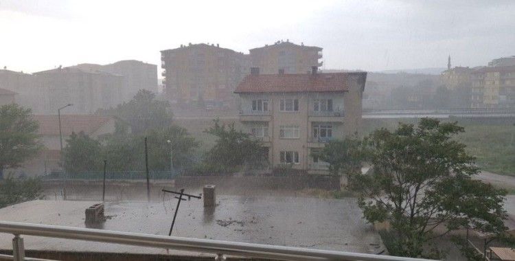 Çorum’da sağanak yağış  hayatı olumsuz etkiledi
