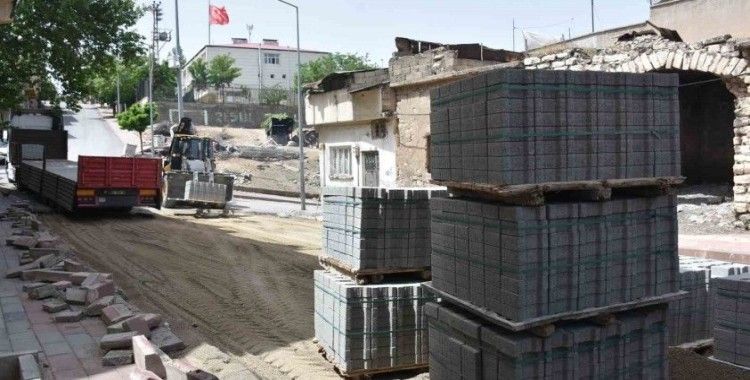 Siirt Belediyesi kilit parke döşeme ve kaldırım yenileme çalışmalarına devam ediyor
