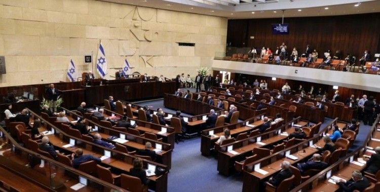 İsrail'de hükümet tartışmalı bütçeyi Meclis'ten geçirdi