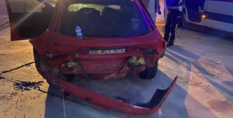2 otomobilin çarpıştığı kazada 5 kişi yaralandı
