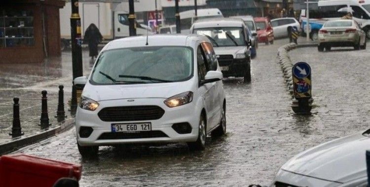 Trabzon'da sağanak etkili oldu
