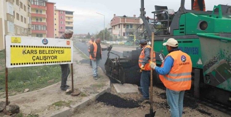 Kars’ta BSK asfalt yol yapım çalışması sürüyor
