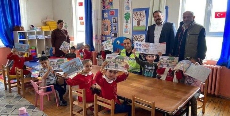 Jandarmadan ilk ve ortaokul çocuklarına yönelik güvenli trafik eğitimi
