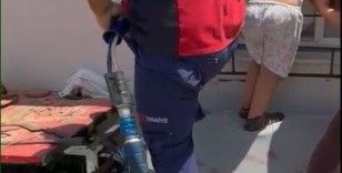 Kafası pencere demirine sıkışan çocuğu itfaiye kurtardı