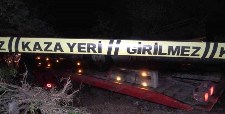 Kontrolden çıkan çekici şarampole devrilip hurdaya döndü: 2 ağır yaralı
