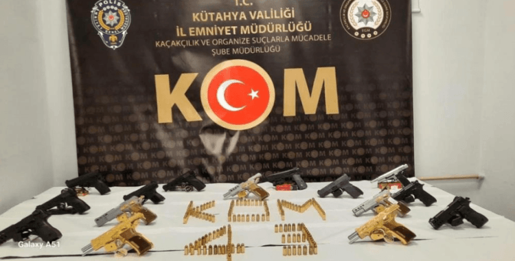 Kütahya’daki kaçak silah operasyonunda 16 adet ruhsatsız tabanca ele geçirildi