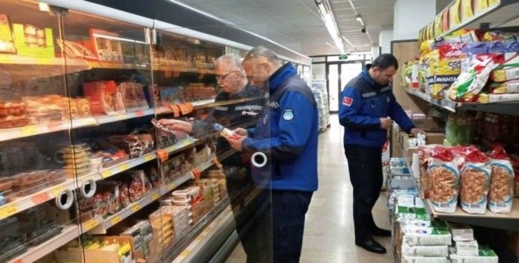 Zabıta ekipleri marketleri denetlendi
