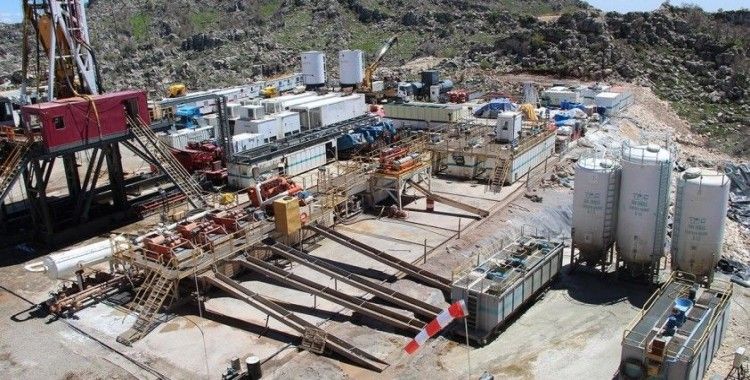 Gabar Dağı'ndan petrol fışkırıyor