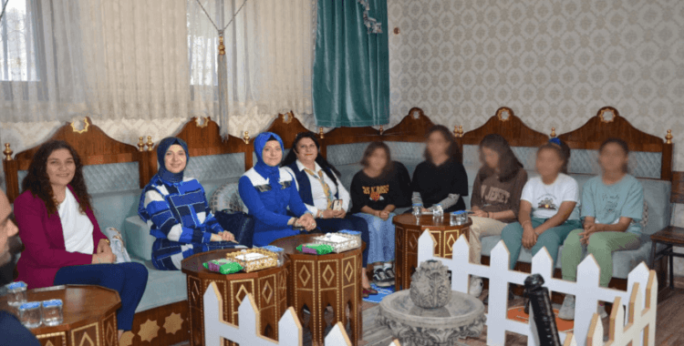 Zeliha Su Hanımefendi, LGS’ye Girecek Öksüz ve Yetim Çocuklarla Bir Araya Geldi