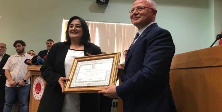 Bursa milletvekilleri mazbatalarını aldı
