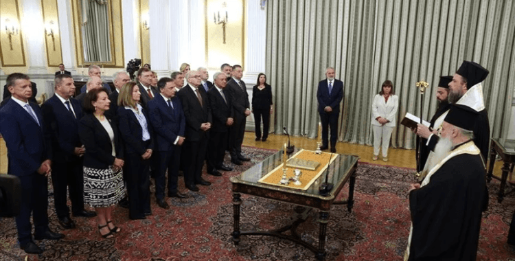 Yunanistan'daki geçici hükümetin bakanları yemin ederek göreve başladı