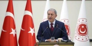 Bakan Akar: Tek kurtuluşları Türk adaletine teslim olmak