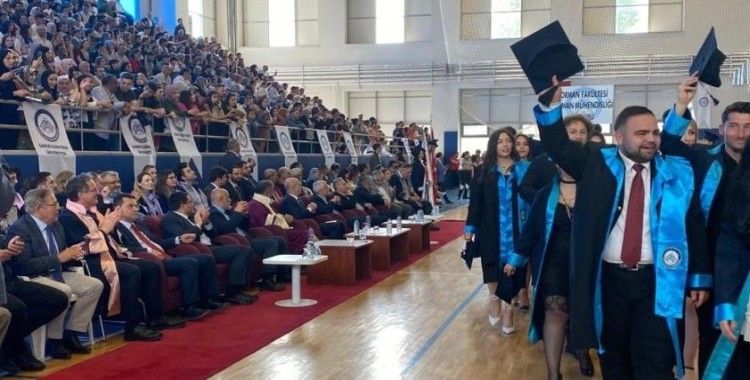 YÖK Başkanı Özvar, Çankırı’da üniversite öğrencilerinin mezuniyet heyecanına ortak oldu