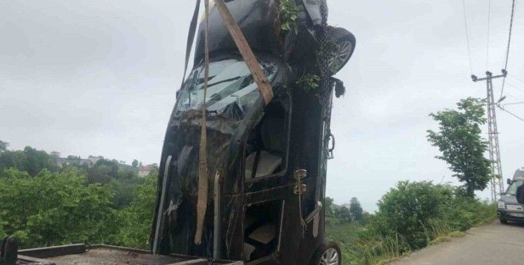 Şarampole yuvarlanan aracın sürücüsü yaralandı
